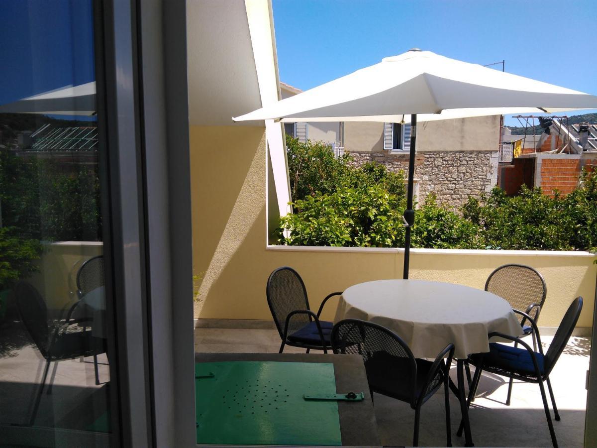 Lemon House Hotel Vis Exterior foto